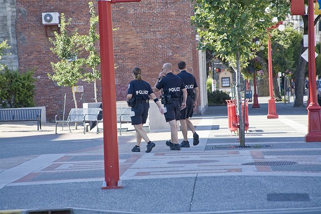 В Виннипеге полицейские по громкой связи обсудили оральный секс