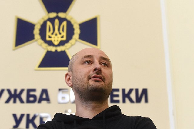 Бабченко обматерил предложивший ему деньги за интервью российский госканал