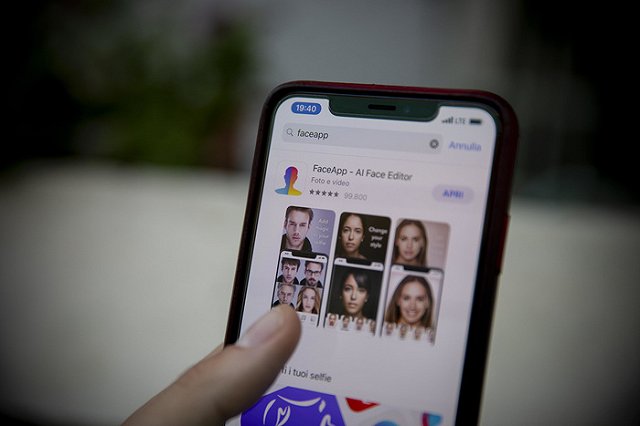 FaceApp может заработать на данных пользователей