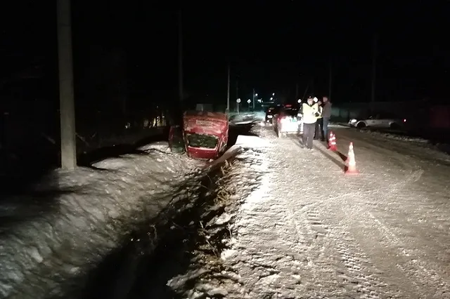 В Екатеринбурге при опрокидывании автомобиля погибла пожилая женщина
