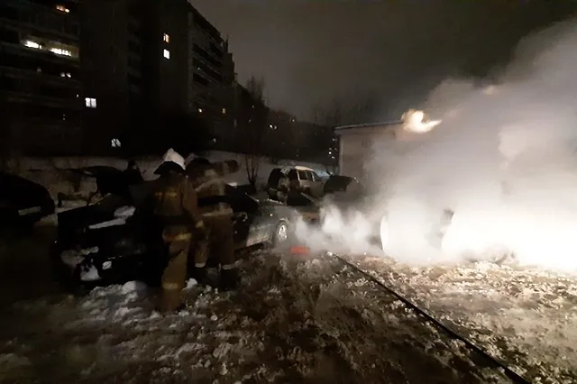 Уралец сжёг иномарку незнакомца из-за ревности