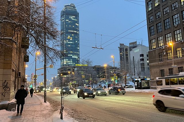 Екатеринбург завалило снегом — фото