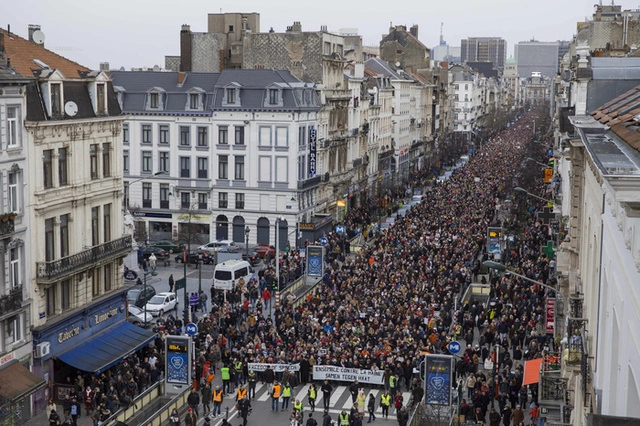 В Париже прошел марш единства в память о погибших в терактах