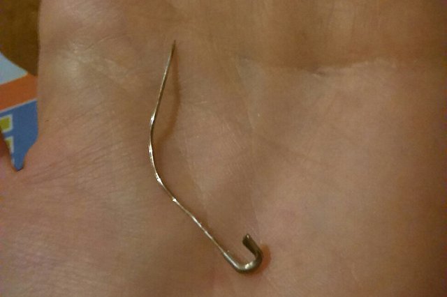 Жительница Екатеринбурга нашла острую булавку в батоне