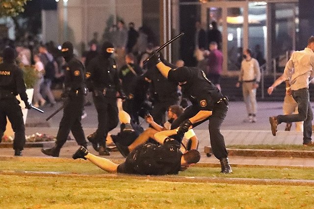 Задержанного в Минске корреспондента Znak.com освободили из изолятора