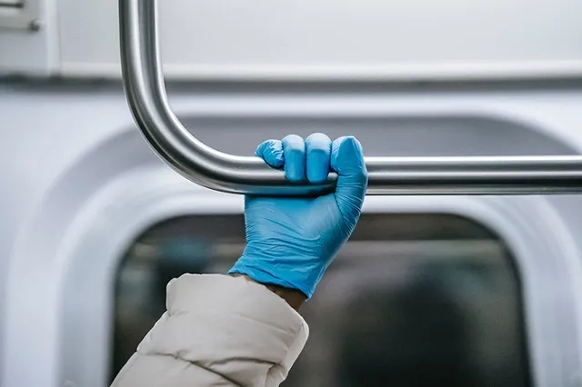 Контролер на станции метро «ВДНХ» поймала находившегося в федеральном розыске