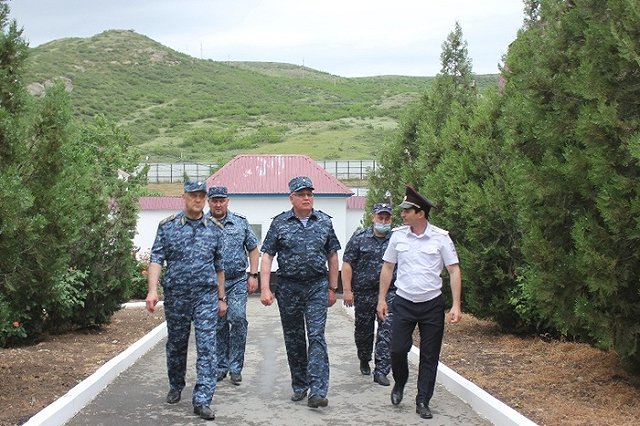 Глава Свердловского МВД проверил условия службы на Северном Кавказе