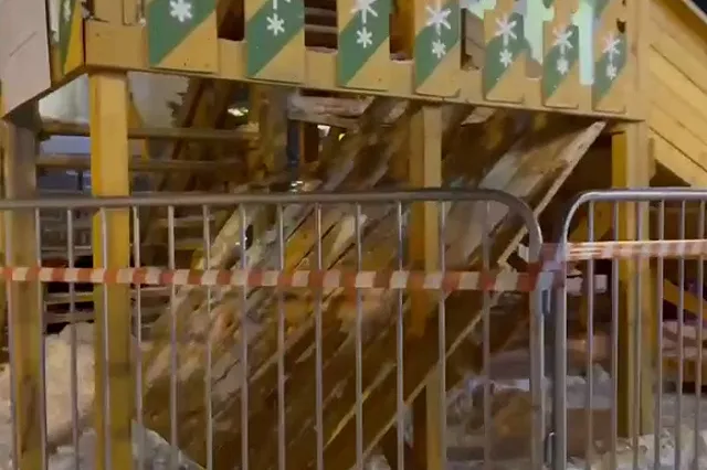 В Тюмени на площади обрушилась детская горка с катающимися детьми