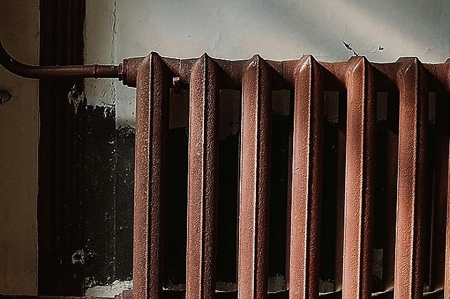 Больше тысячи екатеринбуржцев остались без тепла из-за коммунальной аварии