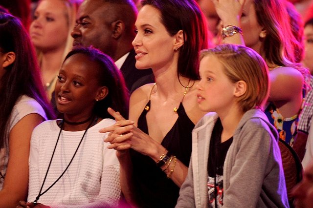 Анджелина Джоли и Брэд Питт усыновят ребенка из Сирии