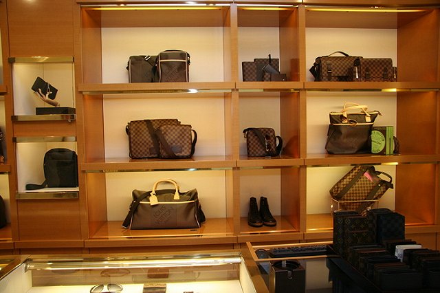 Louis Vuitton подал в суд на китайских онлайн-продавцов контрафакта