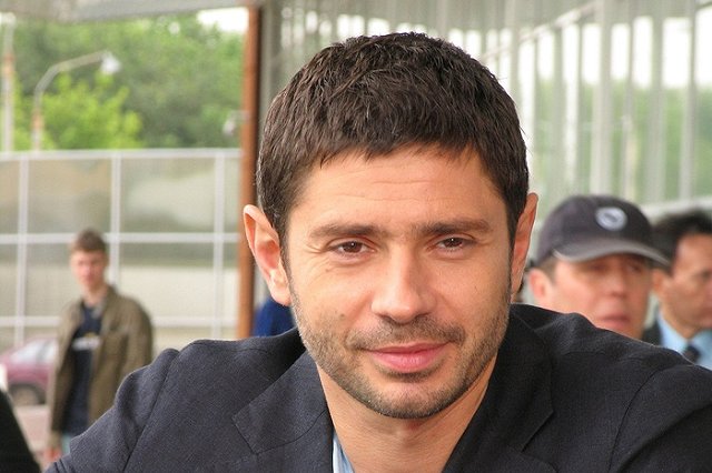 Актёр Валерий Николаев сутки скрывался, сбив женщину в Москве