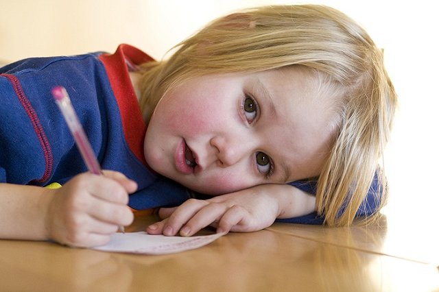 В Кыштыме дети выбросили заначку родителей с балкона