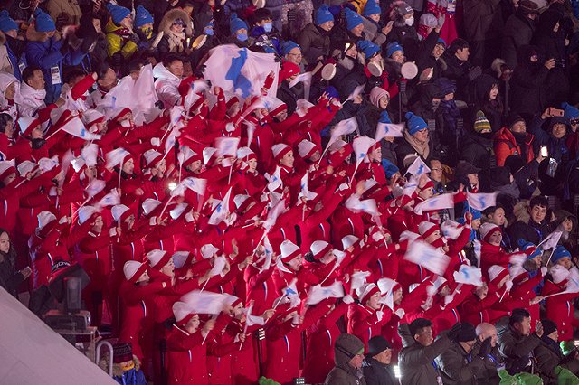 «Дикие» северокорейские болельщицы на Олимпиаде взбесили соцсети
