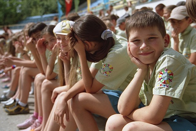 Без посылок и встреч с родителями: как будут работать детские лагеря во время эпидемии