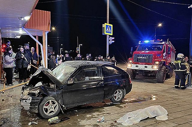 Девочка, чудом выжившая в страшной аварии в Ревде, сделала первые шаги после случившегося