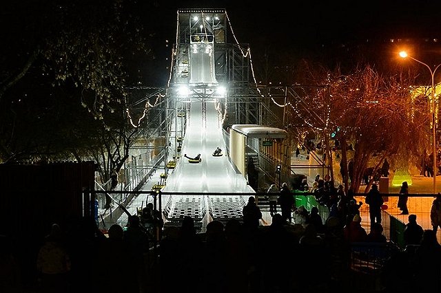 Парк Маяковского в Екатеринбурге закрывает каток и большую горку