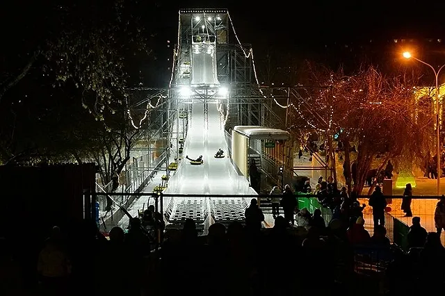 Парк Маяковского в Екатеринбурге закрывает каток и большую горку