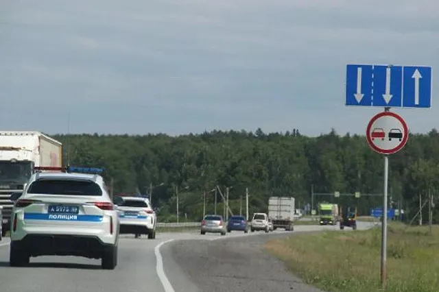 На свердловской трассе ограничили движение из-за аварии