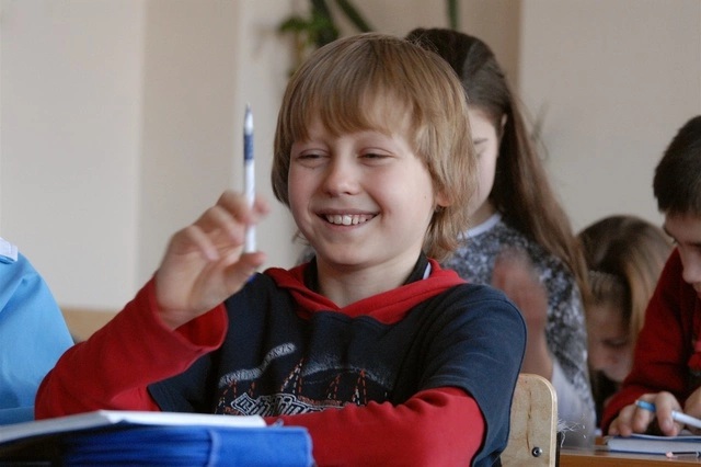 Грубившую детям учительницу из лицея №130 отстранили от работы