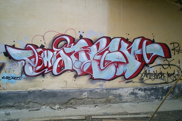 УК в Екатеринбурге наказали за свастику на стенах