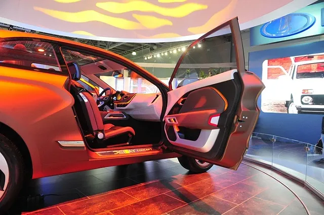 «АвтоВАЗ» объявил цены на Lada XRay