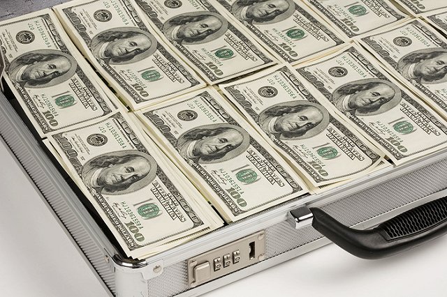 Вызваны на допрос бизнесмен и банкир, выдавшие Захарченко $120 млн наличными