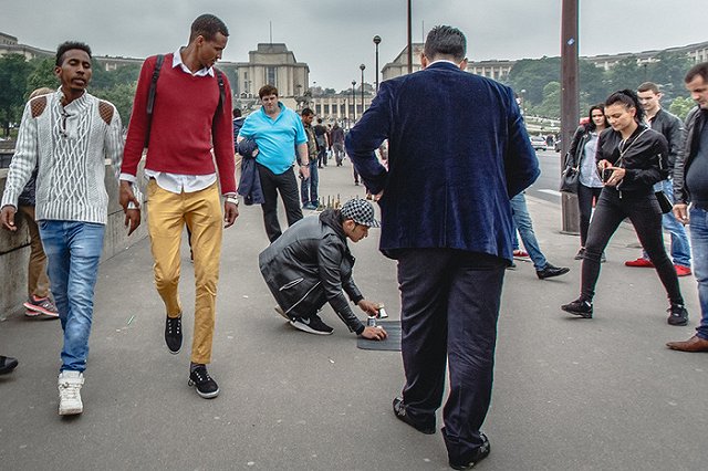 СМИ: Мэр Екатеринбурга Высокинский решил показать своим замам Париж