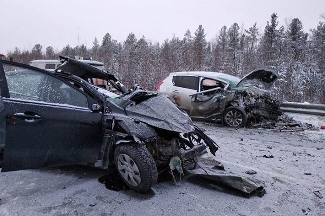 Три человека погибли в аварии на границе с ХМАО, еще пятеро в больнице