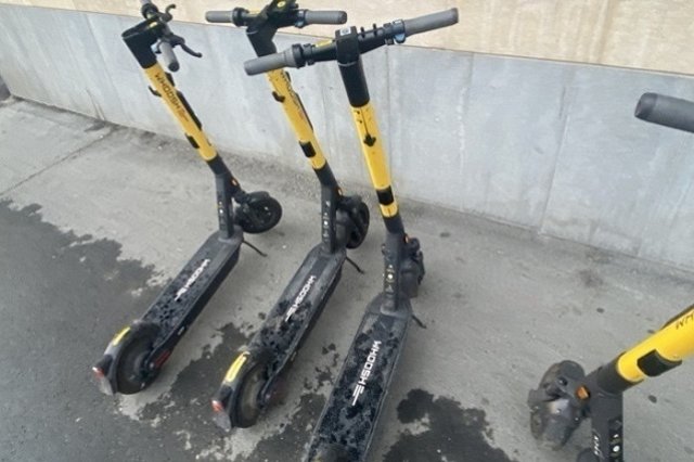 Екатеринбурженка накатала на электросамокате 170 тысяч рублей за чужой счёт. Ей грозит реальный срок