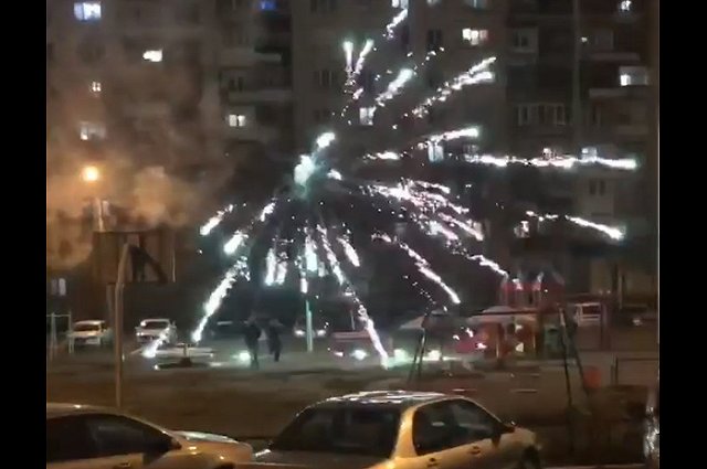 Уральцы расстреляли из фейерверка прохожих