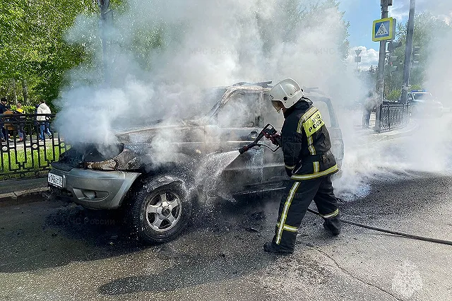 Сразу четыре автомобиля сгорели сегодня днем в Кольцово