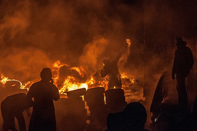 Павленский не позволил закрыть дело о поджоге покрышек