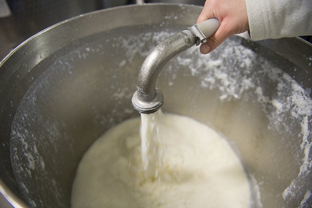 Белорусский министр заявил о выбивании с российского рынка молока