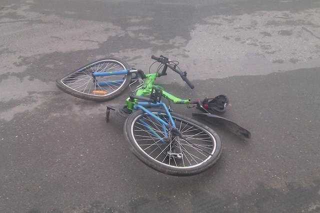 В Свердловской области под колесами автомобиля погиб 10-летний мальчик