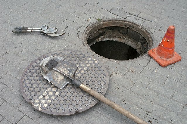 Водоканал ограничивает проезд по улице Крылова