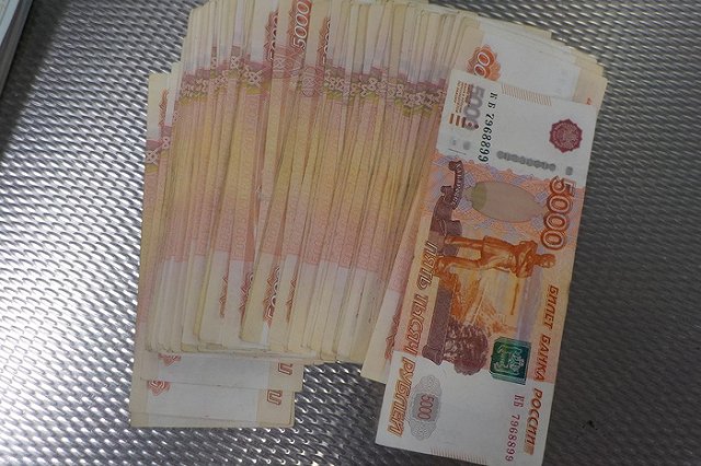 Гражданин Таджикистана не смог объяснить таможенникам Кольцово, откуда деньги