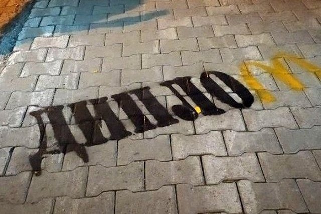 Возле екатеринбургских вузов появились арт-объекты в честь получения дипломов