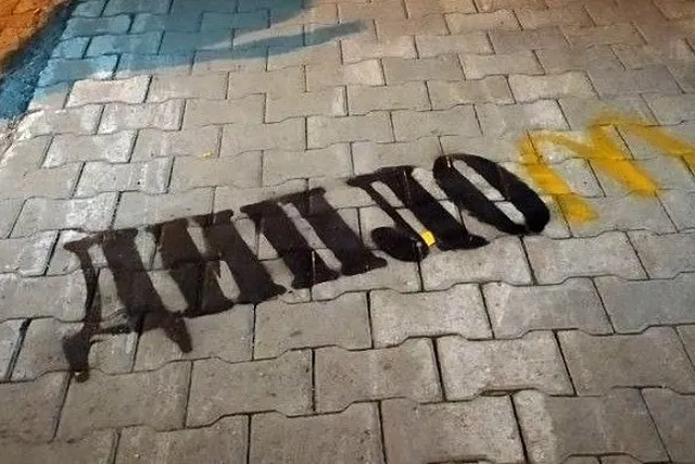 Возле екатеринбургских вузов появились арт-объекты в честь получения дипломов