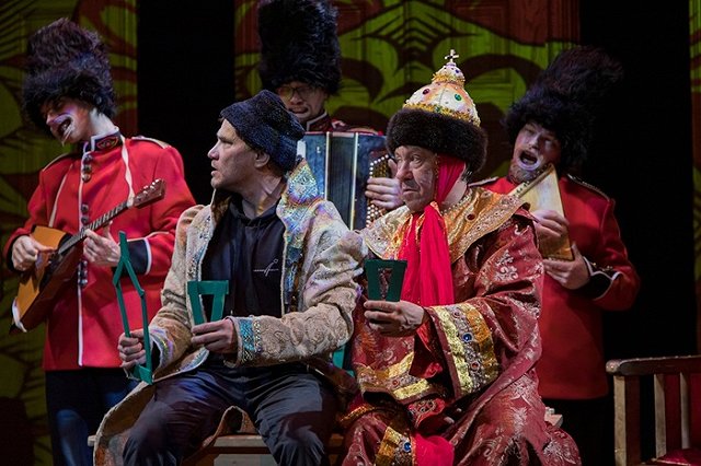 В «Коляда-театре» осовременили «Иван Васильевич меняет профессию»