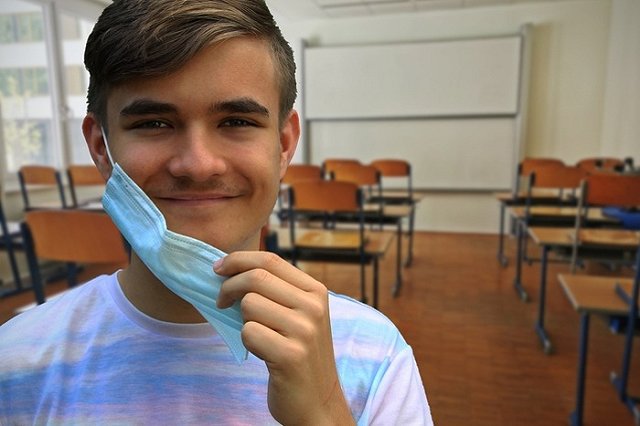 В Екатеринбурге часть детсадов и школ перевели на дистанционное обучение