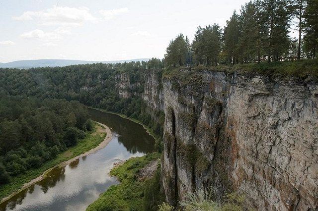 Девочка-подросток найдена мертвой у отвестных скал в Челябинской области