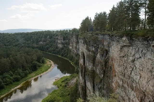 Девочка-подросток найдена мертвой у отвестных скал в Челябинской области