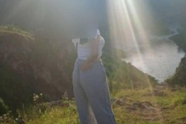 Хотела сделать фото: на Урале 17-летняя девочка сорвалась со 100-метровой скалы
