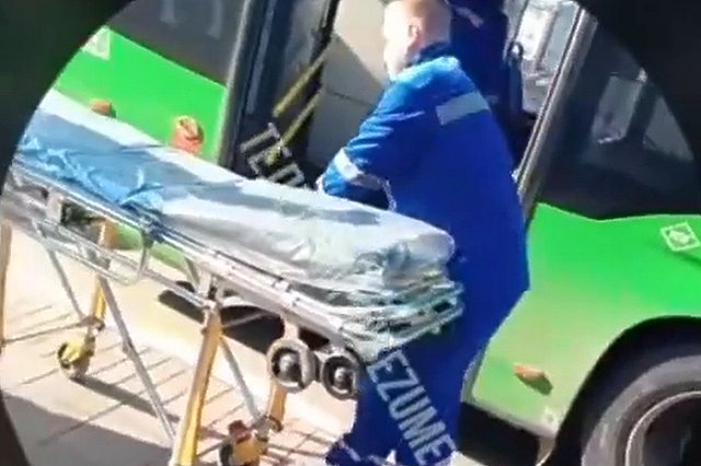 В Екатеринбурге пассажир автобуса ударил попутчика ножом в глаз