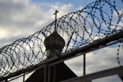 На Урале полиция пытается выдворить церковь из училища