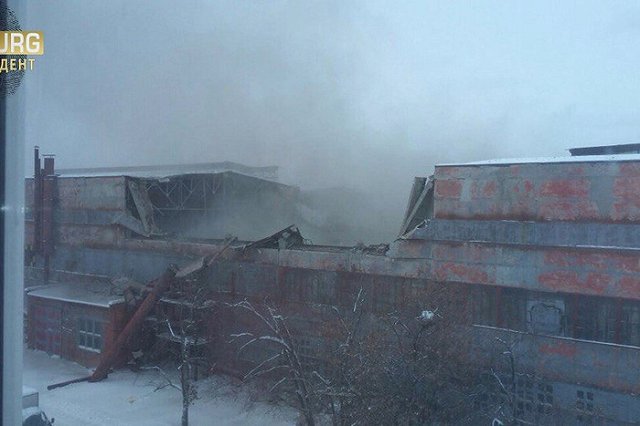 ГУ МЧС: Людей под завалами обрушившейся кровли завода не осталось