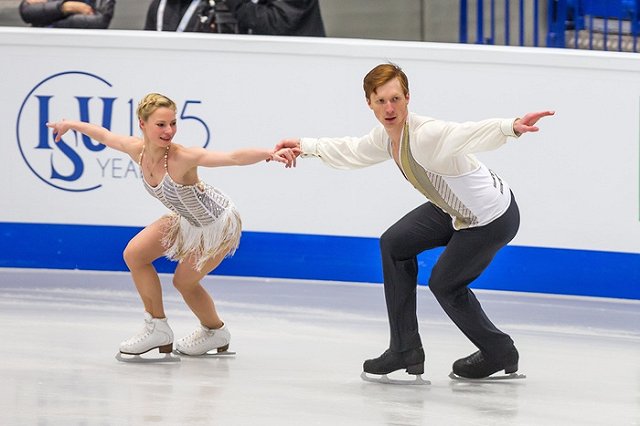 Тарасова и Морозов завоевали золото ЧЕ по фигурному катанию