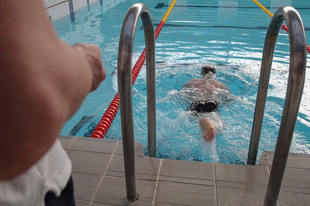 Ученые нашли способ определить количество мочи в бассейнах