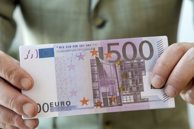 Раскрыты зарплаты российских чиновников